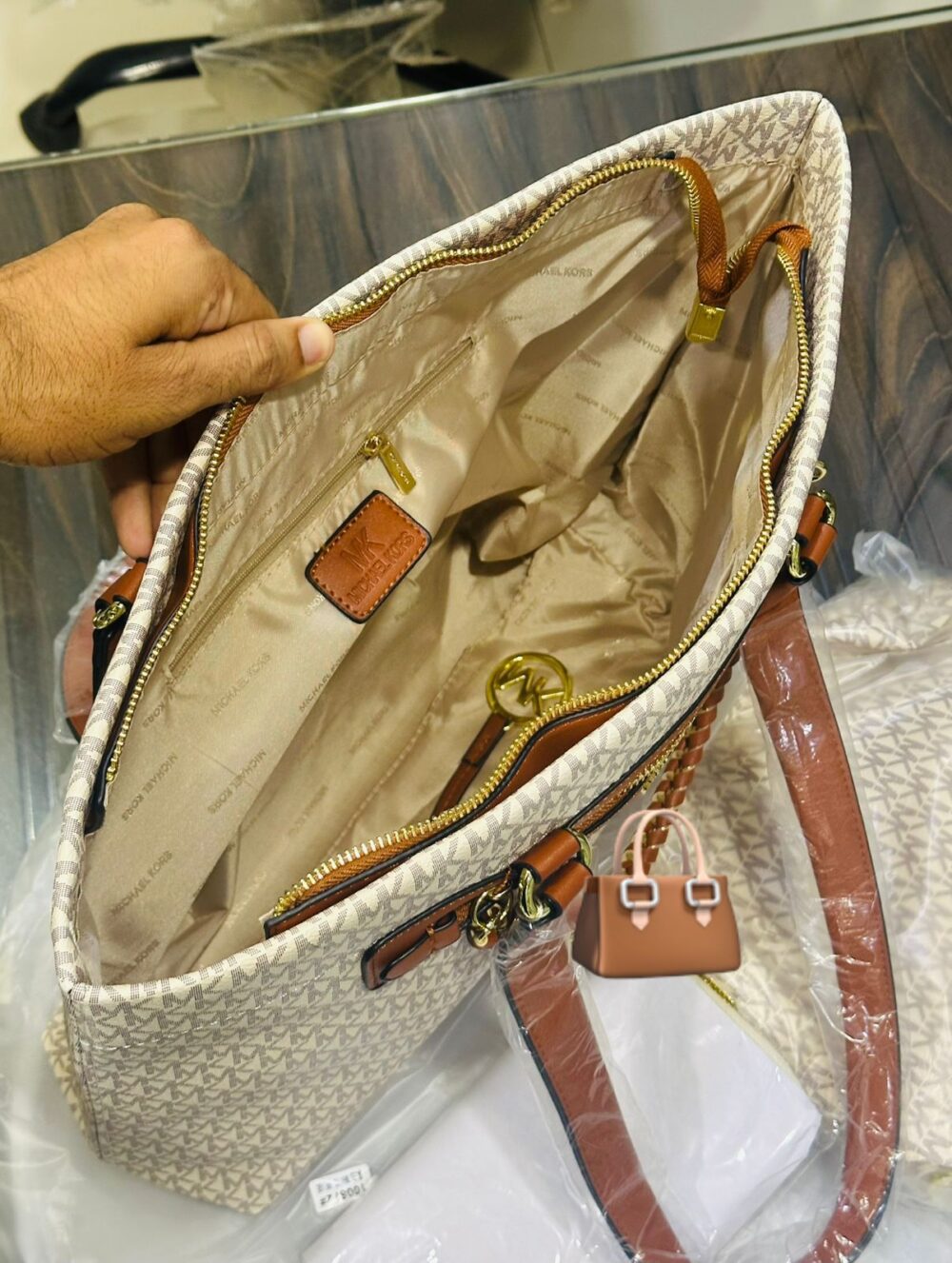 MICHAEL KORS SLATER TOTE - Image 4
